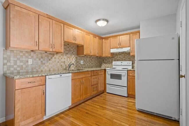 Foto del edificio - 75 Waldemar Avenue #201