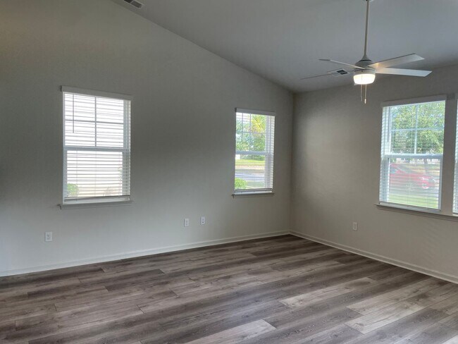 Foto del edificio - 3023 Cedar Creek Ln