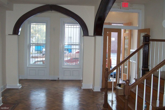 Building Photo - 1733 W Montgomery Ave