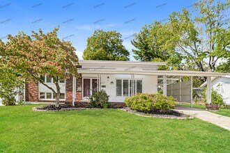 Building Photo - 1567 Springhurst Dr