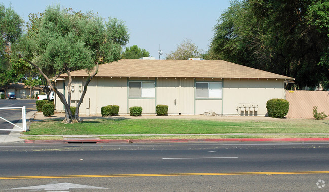 Building Photo - Evergreen Apartments