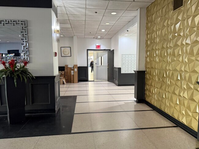 Foto del edificio - 10 Huron Ave