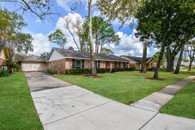 Foto del edificio - 10706 Inwood Dr