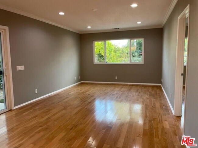 Foto del edificio - 4834 Noble Ave