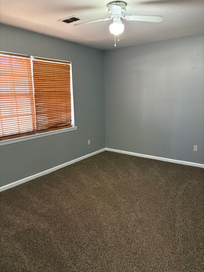 Foto del edificio - 3bed/1.5 Bath Duplex Astoria Park