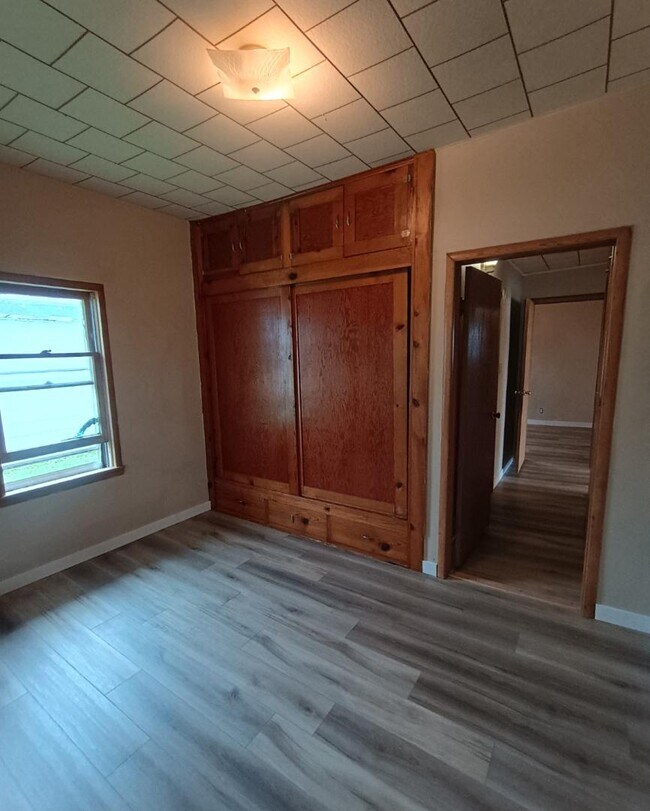 Building Photo - 846 E Maple St