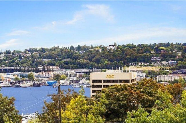 Building Photo - 611 Highland Drive, Unit 601
