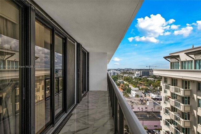 Foto del edificio - 9455 Collins Ave