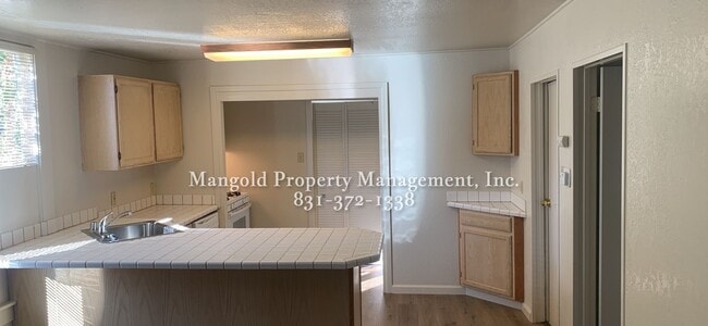 Building Photo - Charming 2-Bed 1-Bath Home with Spacious Y...