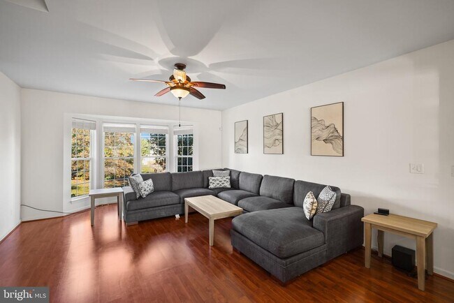 Foto del edificio - 12 Popes Creek Ln