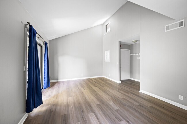 Foto del edificio - 224 Summit Ridge Dr