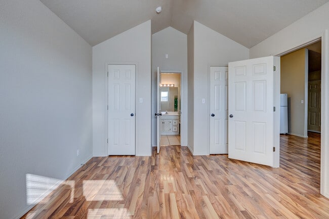 Building Photo - 4986 Raintree Cir