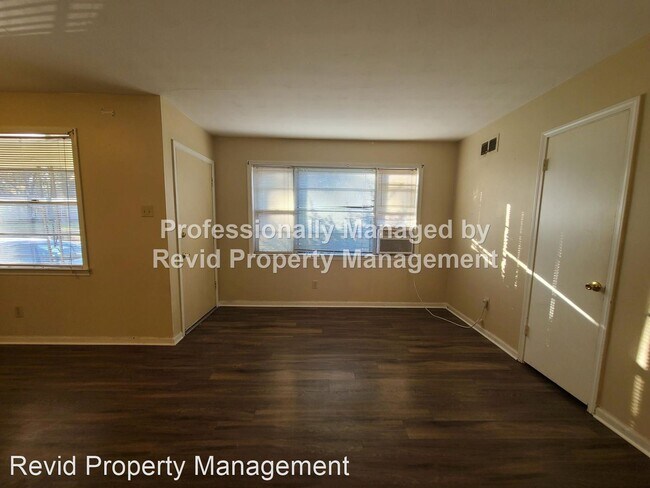 Foto del edificio - 3 br, 1 bath House - 4022 Cliffdale