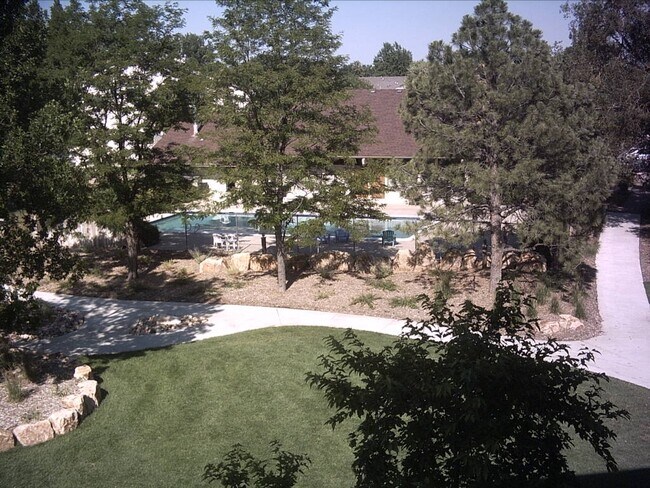 Foto del edificio - 1705 Heatheridge Rd