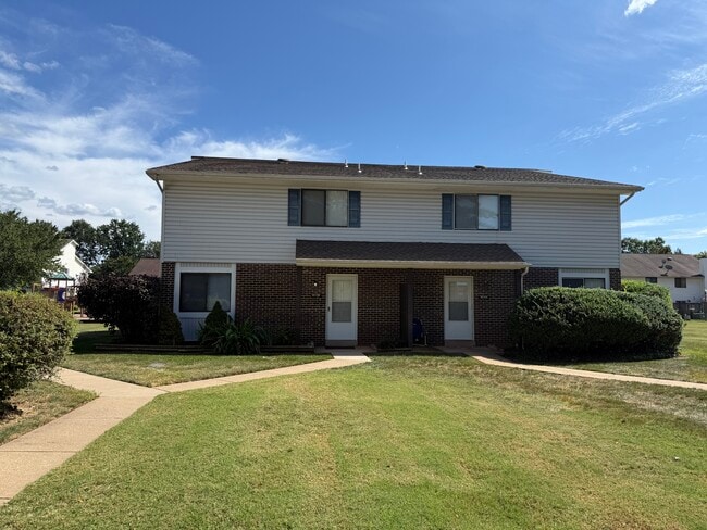 Building Photo - 9015 Sandalwood Dr