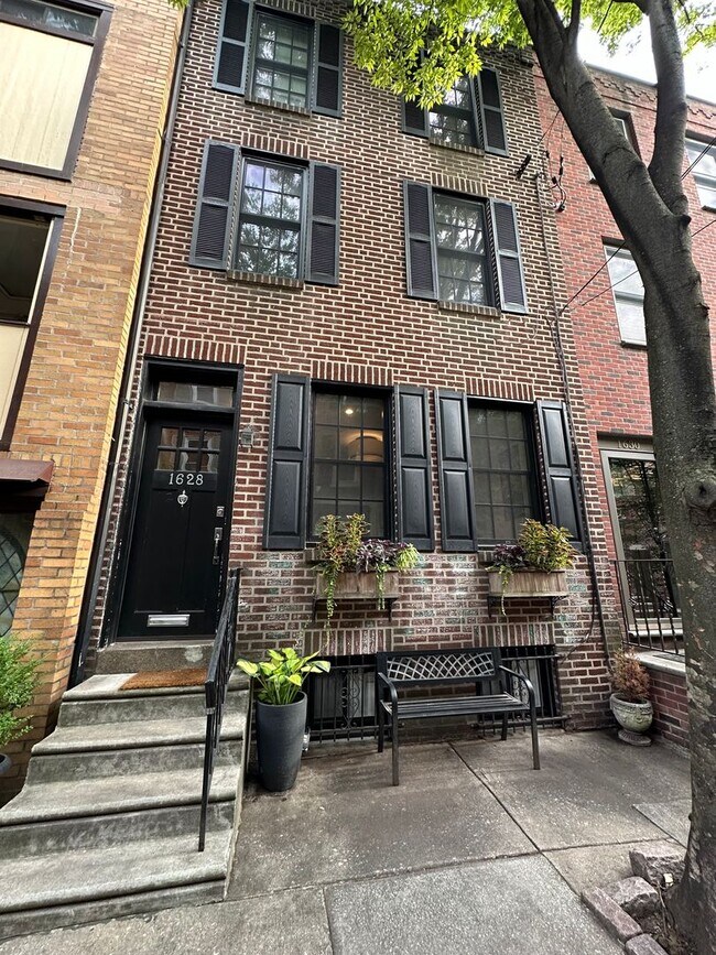 Building Photo - 3 Bed 3 Bath House in Rittenhouse Square