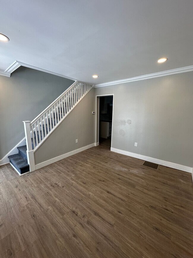 Foto del edificio - Beautiful renovated 2 bed, 1 bath