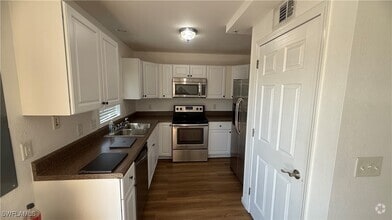 Building Photo - 111 Yellow Tail Loop