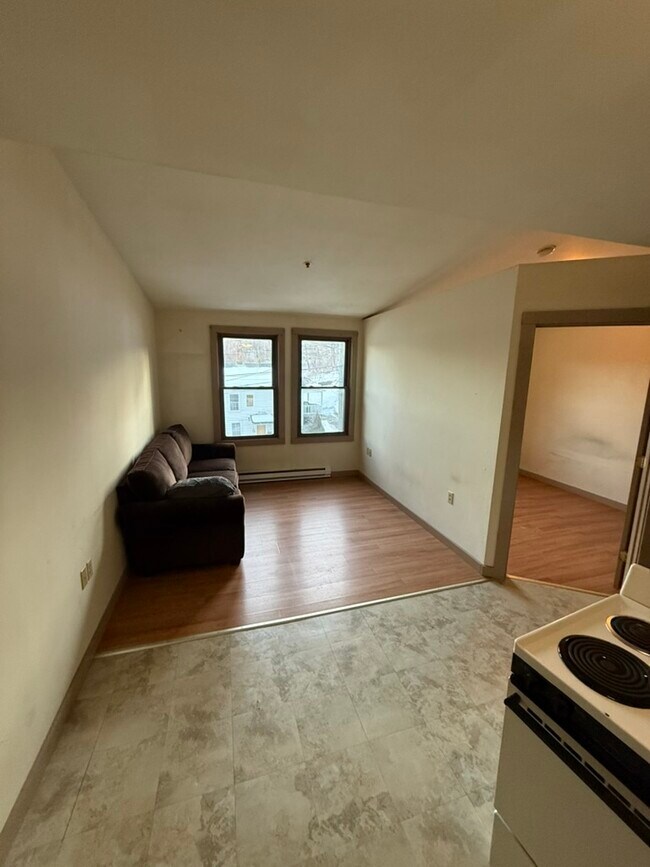 Foto del edificio - 279 N Main St