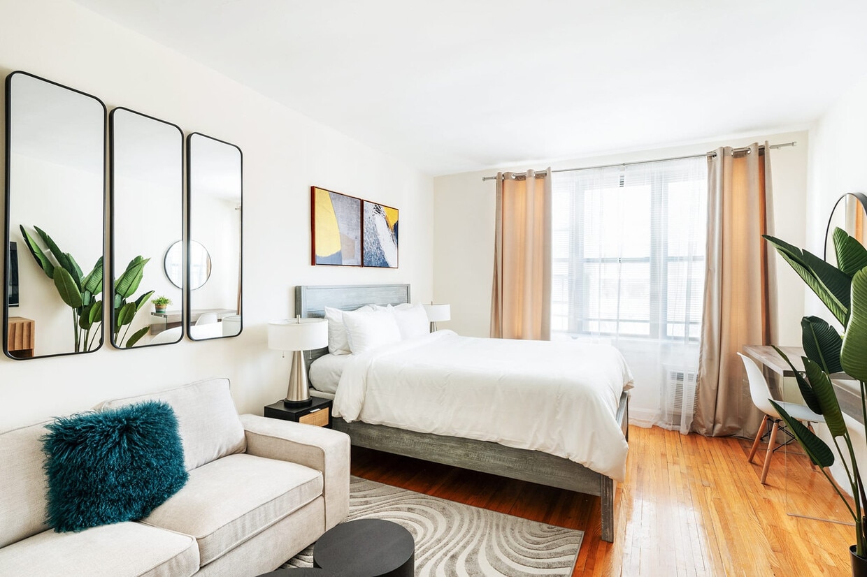 Foto principal - 321 E 14th St