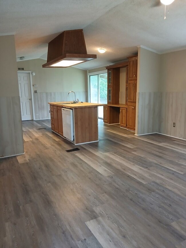Building Photo - In the KEYS ... Open Floor plan 3 bedroom ...