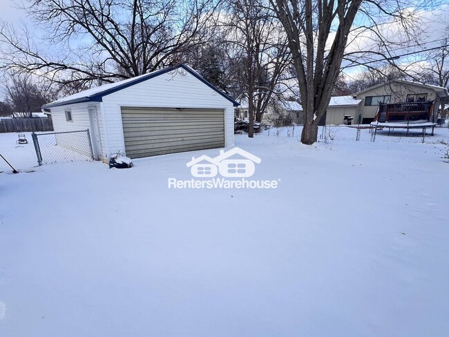 Building Photo - 5568 N Humboldt Ave