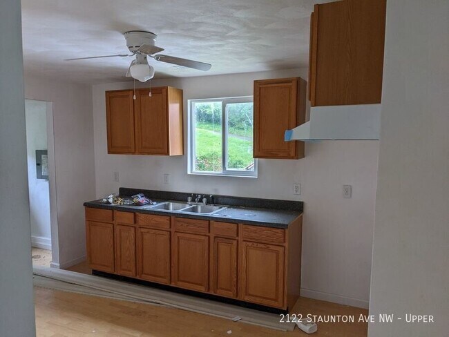 Foto del edificio - 2122 Staunton Ave NW
