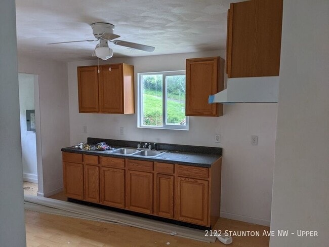 Building Photo - 2122 Staunton Ave NW