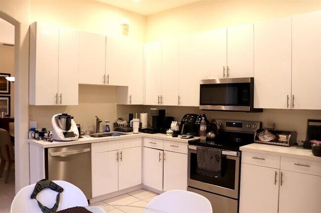 Foto del edificio - 886 Spinnaker Dr