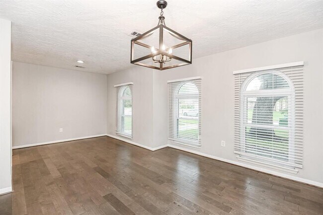 Building Photo - 7923 Dawnridge Dr