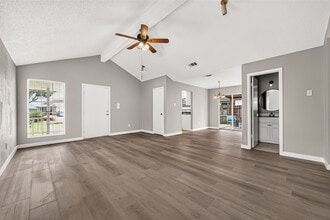 Building Photo - 10814 Parkland Woods Dr