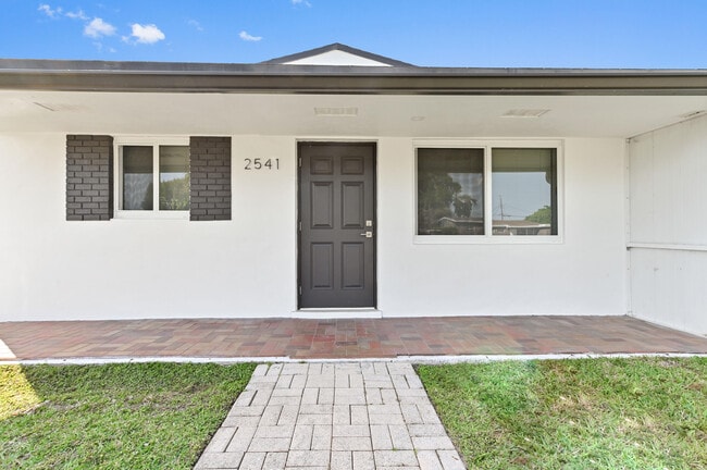 Building Photo - 2541 NW 64th Terrace