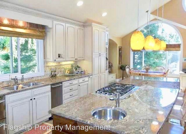 Building Photo - 5 br, 4 bath House - 955 Blemer