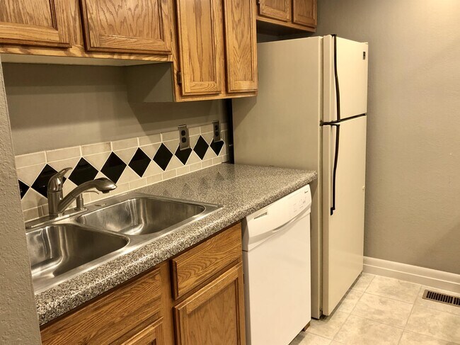 Foto del edificio - 4830 Highland Cir