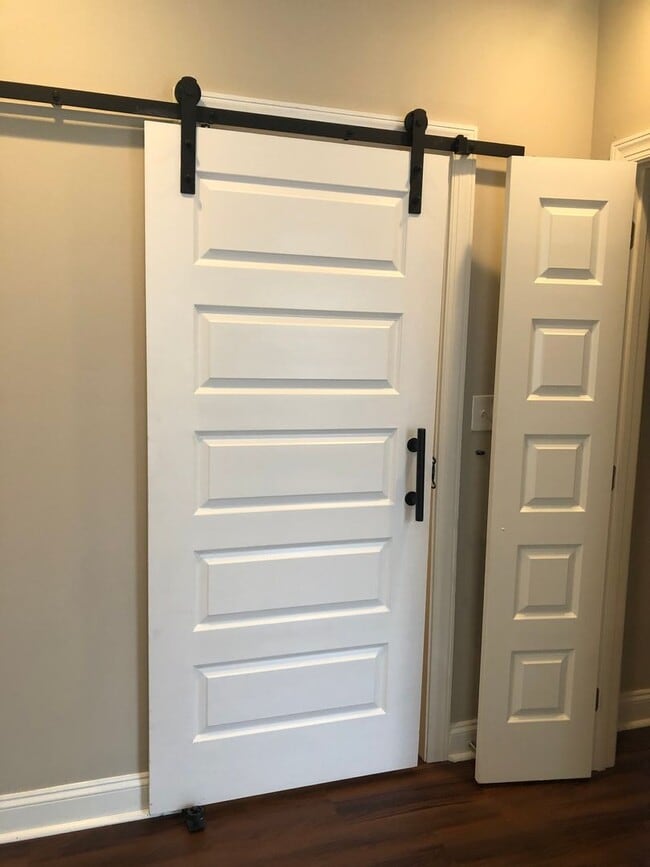 Building Photo - Beautiful 2 full bathroom (2)1/2 bathroom 2 bedroom townhouse in Baltimore City