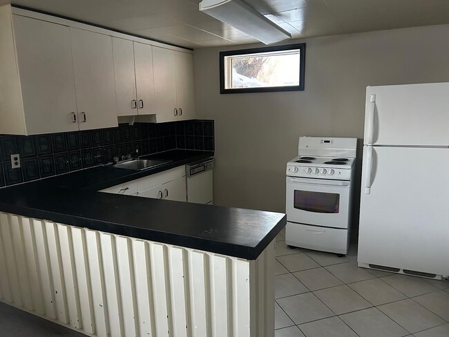 Building Photo - Basement Suite in Meadowlark