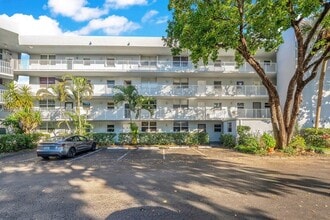 Building Photo - 105 Royal Pk Dr