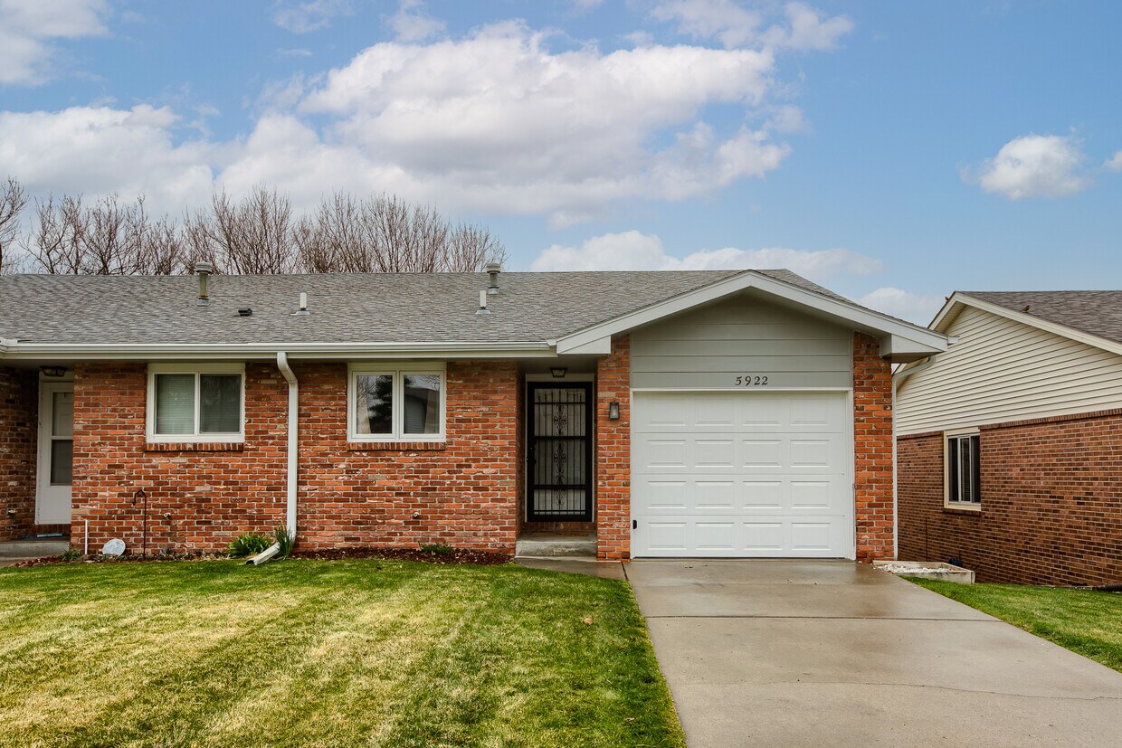 5920 Robin Ct, Lincoln, NE 68516 Townhouse for Rent in Lincoln, NE