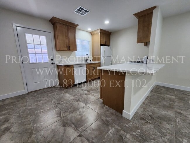 Foto del edificio - GORGEOUS SPRING VALLEY COTTAGE !  2 Bed + ...