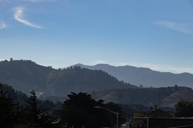 Foto del edificio - 193 Carmel Ave