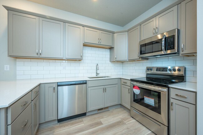 Building Photo - Wolf Creek Townhome Rentals