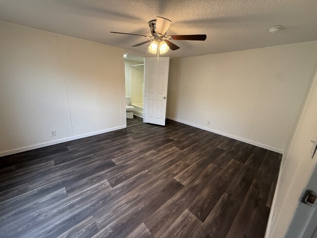 Foto del edificio - 80 Redwood Ln