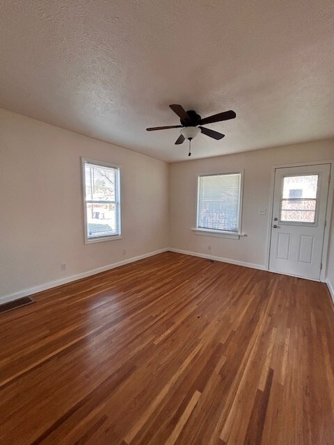 Foto del edificio - 908 E Longfellow Ave