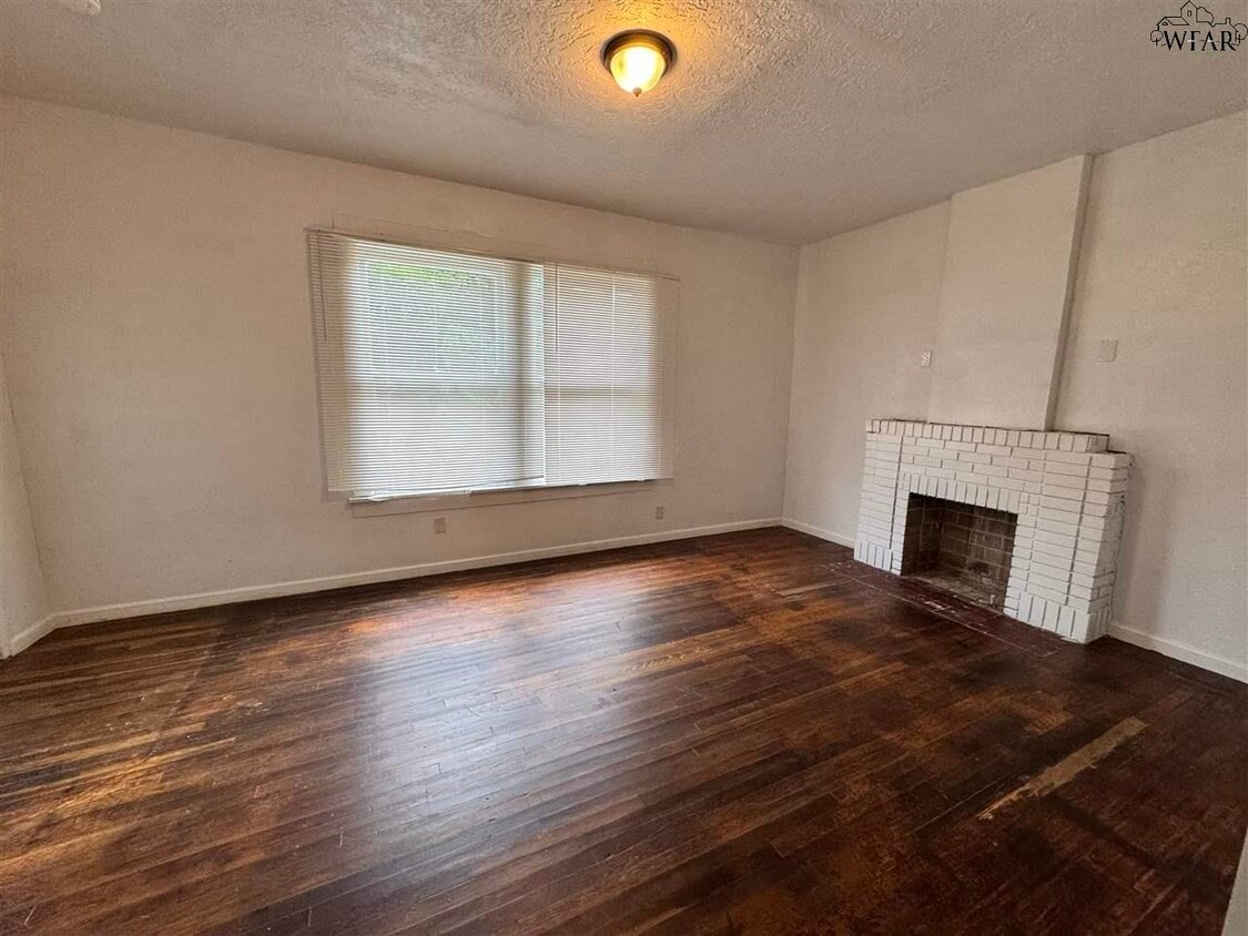 Primary Photo - 1111 Monroe St