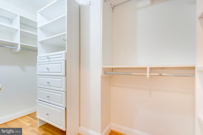 Foto del edificio - 3904 Hillandale Ct NW