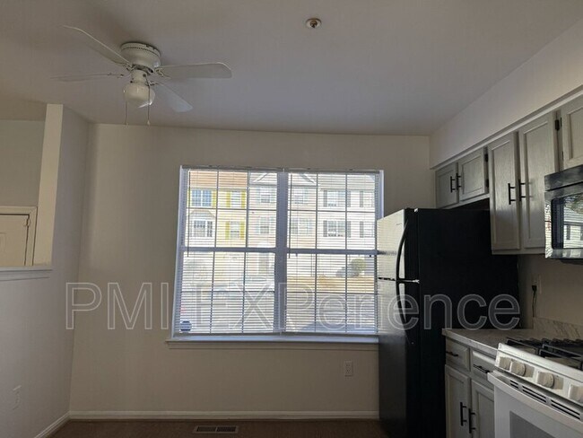 Foto del edificio - 2903 Lloyd Ct