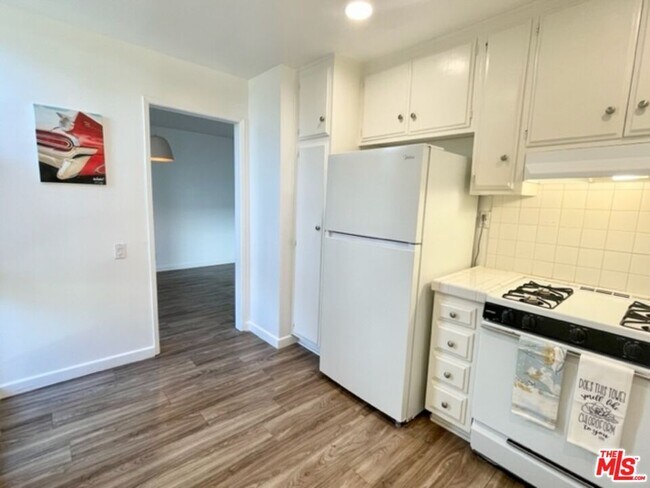 Building Photo - 31570 Agoura Rd