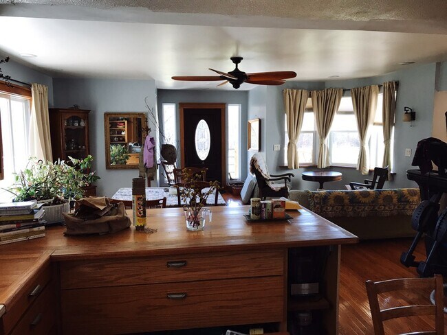 Comedor - 215 Amherst St