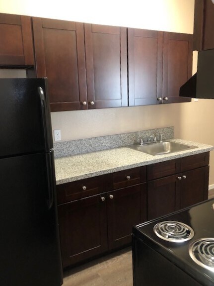 Kitchen - 230 S Maryland Pky