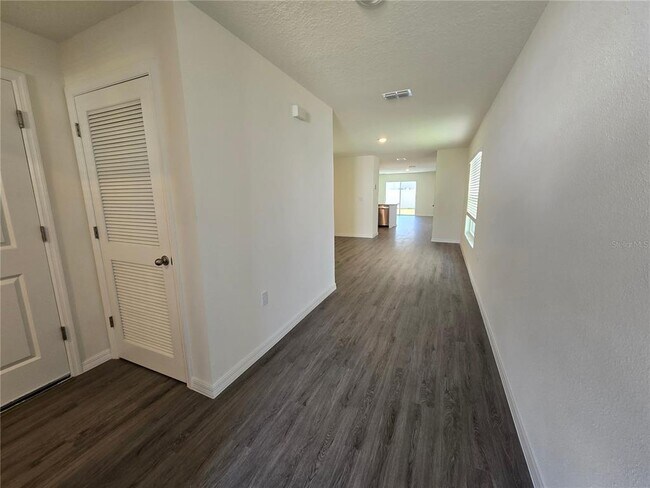 Foto del edificio - 35950 Sunflower Hl Dr